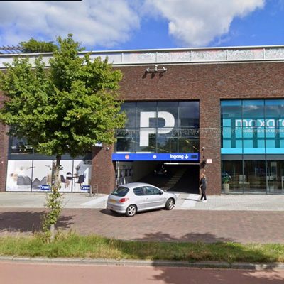 De lift in de parkeergarage richting het restaurant